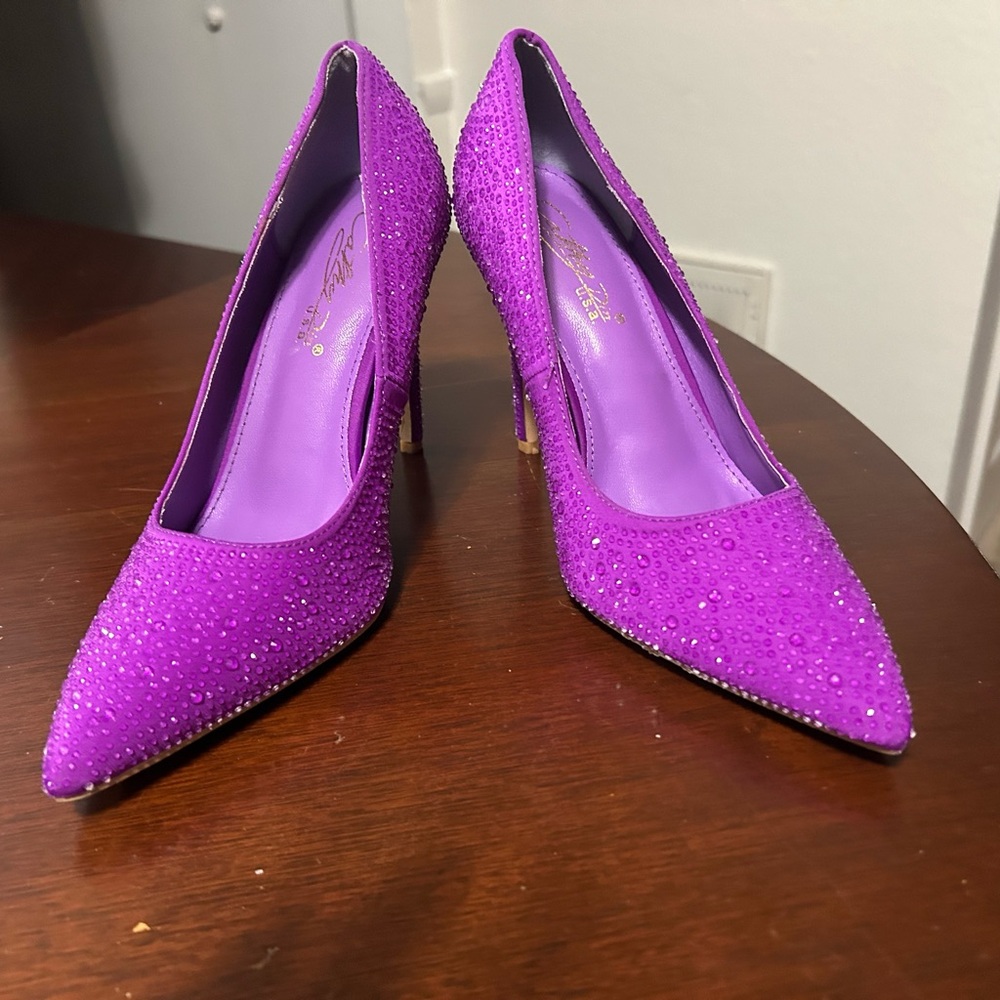 Cathy Din u.s.a. Vibrant Purple Glittery Heels Size 6 1/2. Like New